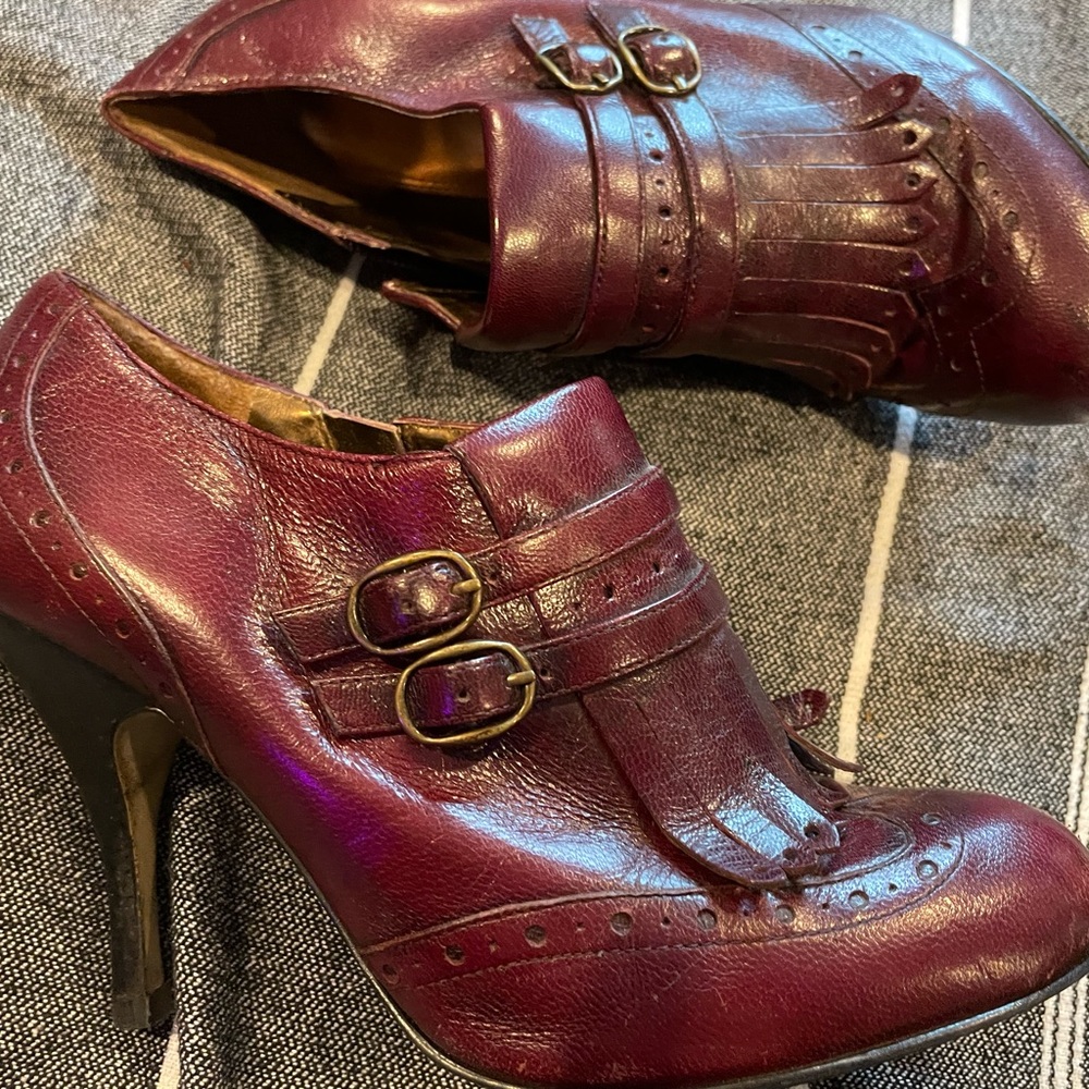 Maroon booties sz 6